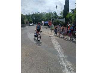 Baptiste Chiron a T2 au Triathlon des gorges de l'Ardèche 